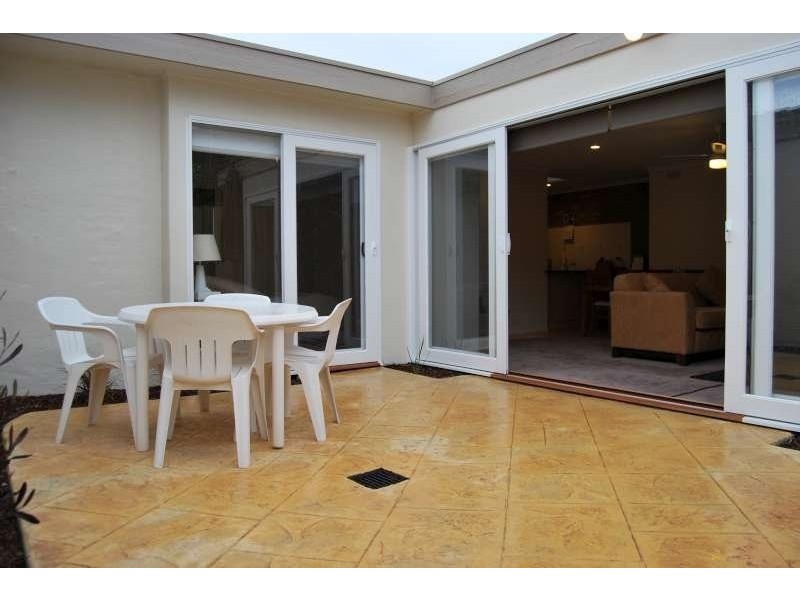 2/5 Gleneagles Avenue, Mornington VIC 3931