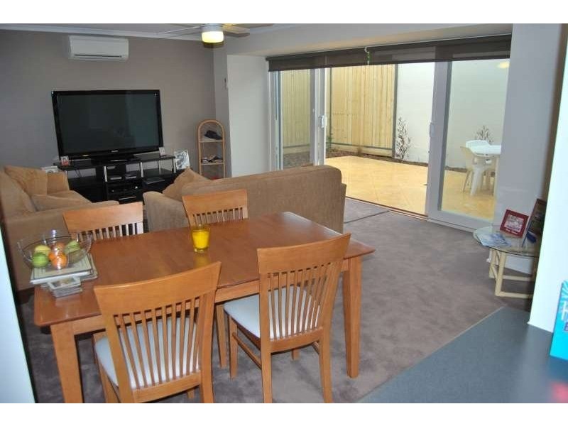 2/5 Gleneagles Avenue, Mornington VIC 3931