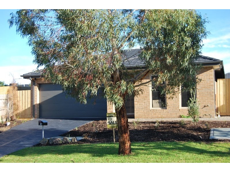 16 Hutson Way, Mount Martha VIC 3934