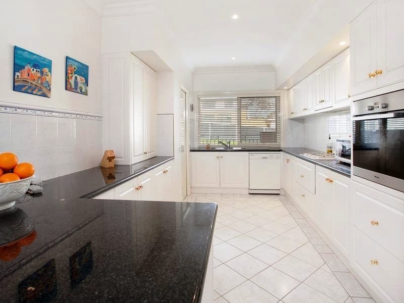 12 Grange Rd, Mornington VIC 3931