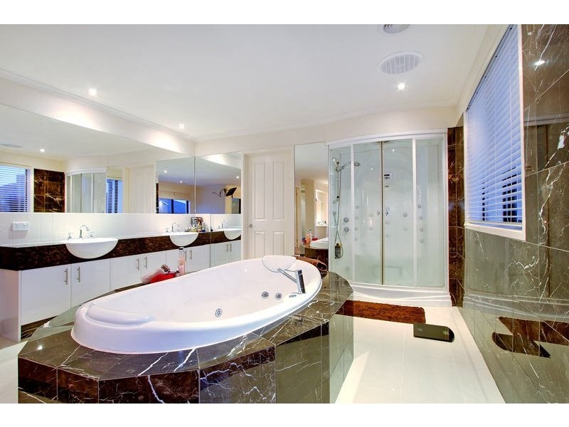 84 Summerfields Drive, Mornington VIC 3931