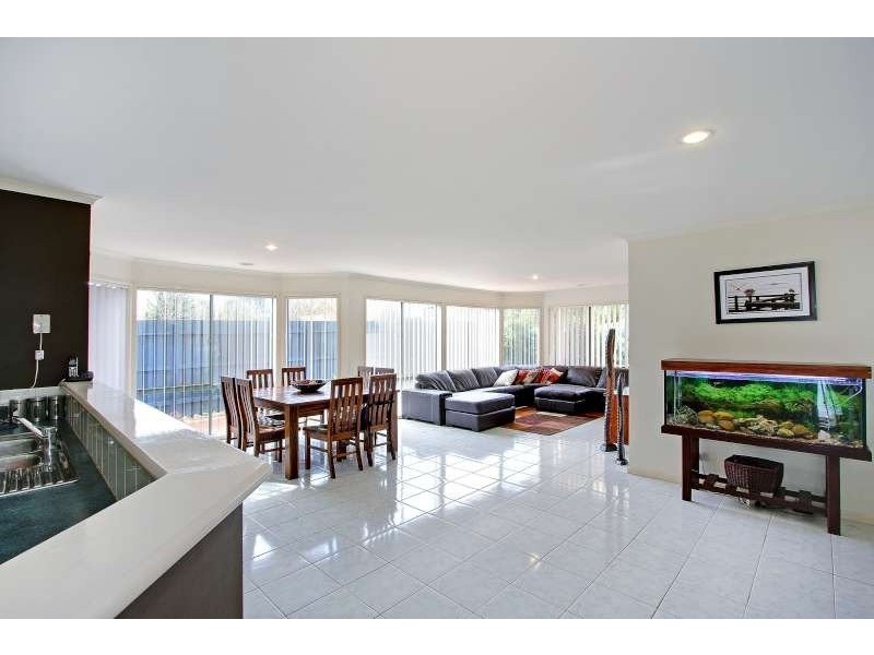 61 St Mitchell Cct, Mornington VIC 3931