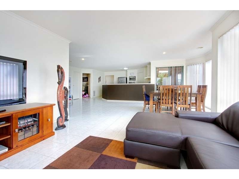 61 St Mitchell Cct, Mornington VIC 3931