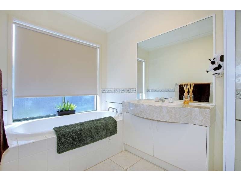 61 St Mitchell Cct, Mornington VIC 3931