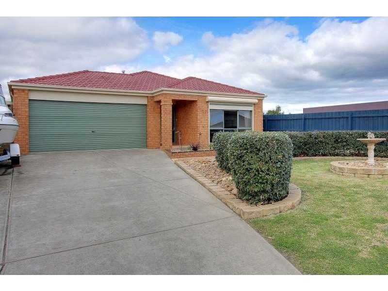 61 St Mitchell Cct, Mornington VIC 3931