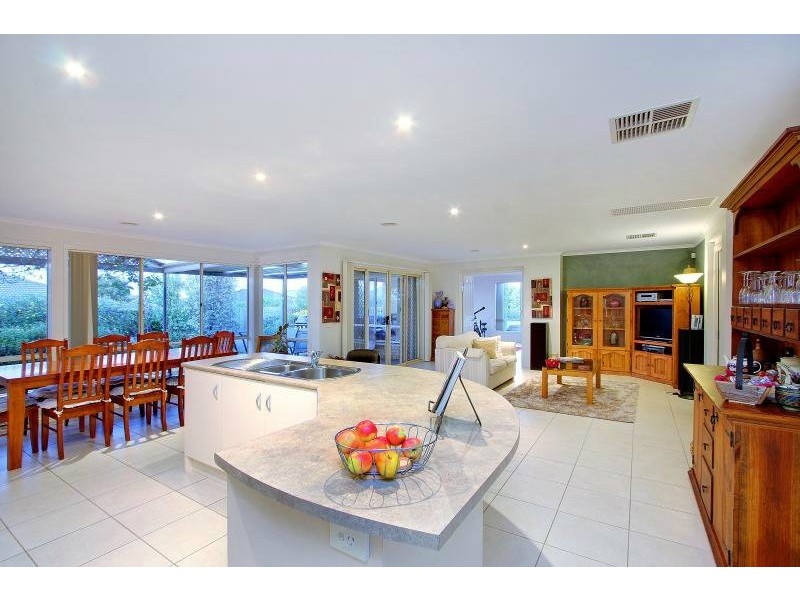 16 Brim Brim Crescent, Mornington VIC 3931