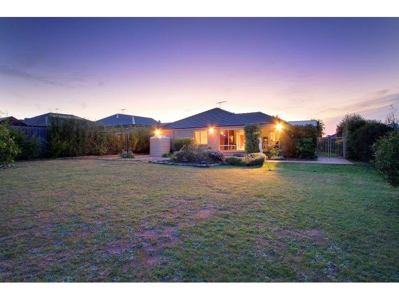 16 Brim Brim Crescent, Mornington VIC 3931