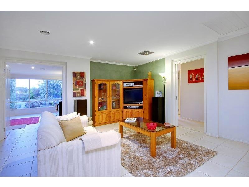 16 Brim Brim Crescent, Mornington VIC 3931