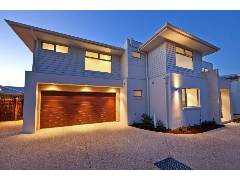 2/34 Waterloo Place, Mornington VIC 3931