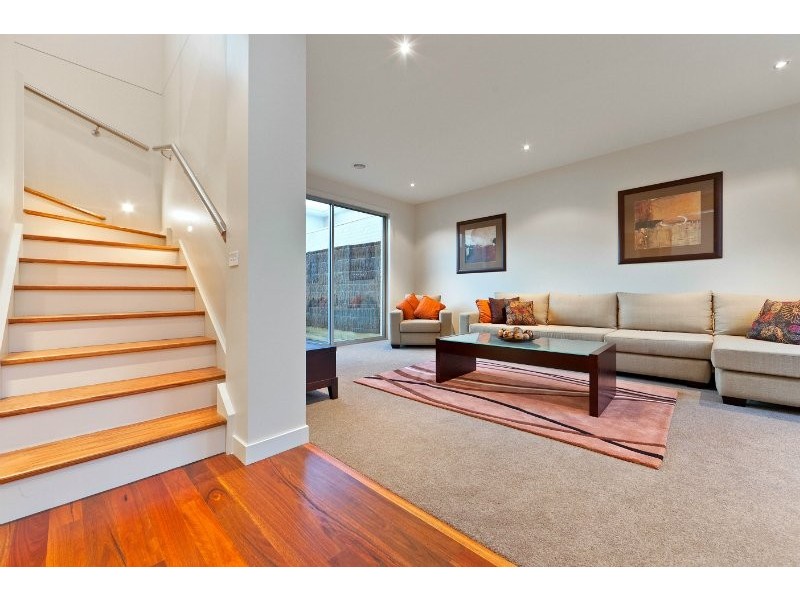 2/34 Waterloo Place, Mornington VIC 3931