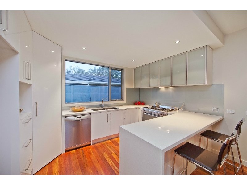 2/34 Waterloo Place, Mornington VIC 3931