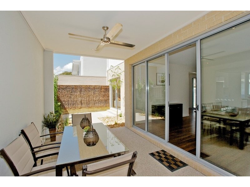 2/34 Waterloo Place, Mornington VIC 3931