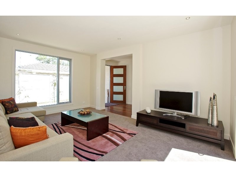 2/34 Waterloo Place, Mornington VIC 3931