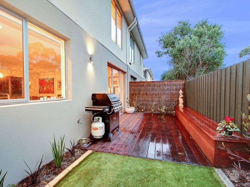 2/43 Spray Street, Mornington VIC 3931