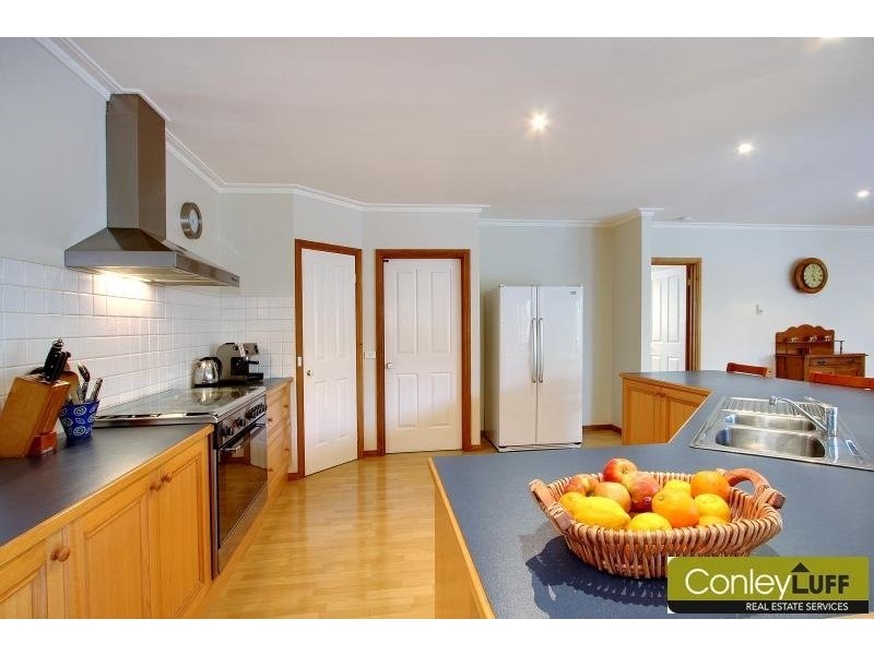 9 Sarshas Way, Mount Martha VIC 3934