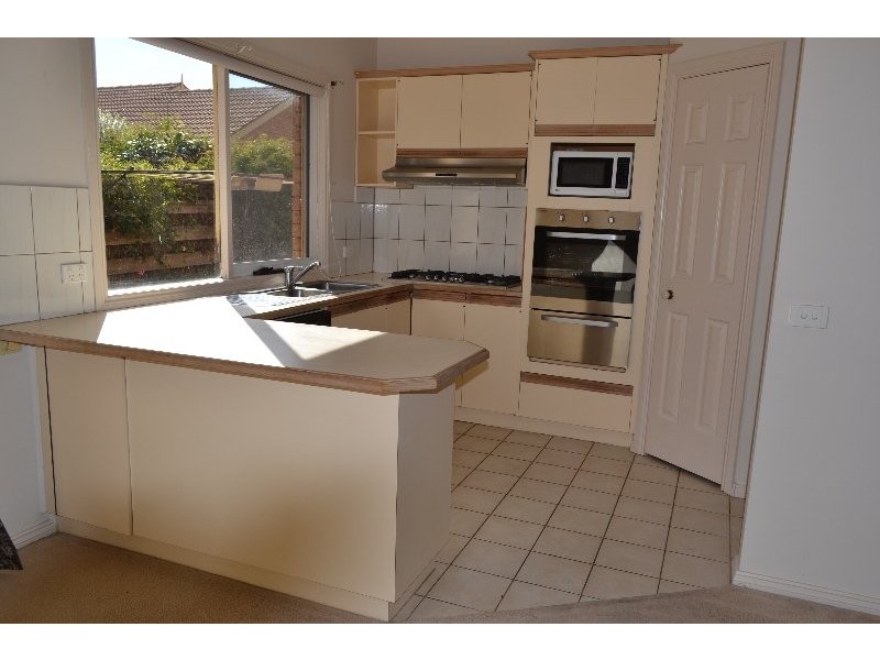 2/21 Lucerne Ave, Mornington VIC 3931