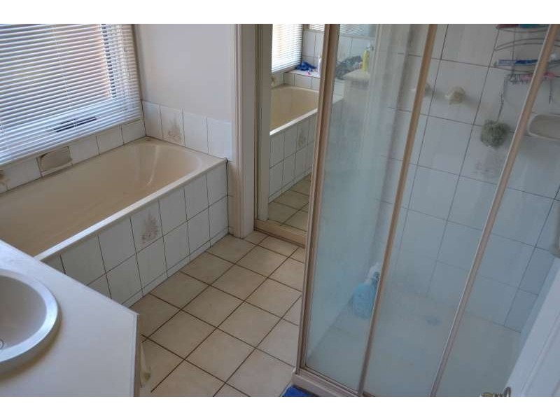 2/21 Lucerne Ave, Mornington VIC 3931