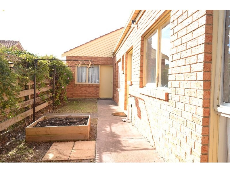 2/21 Lucerne Ave, Mornington VIC 3931