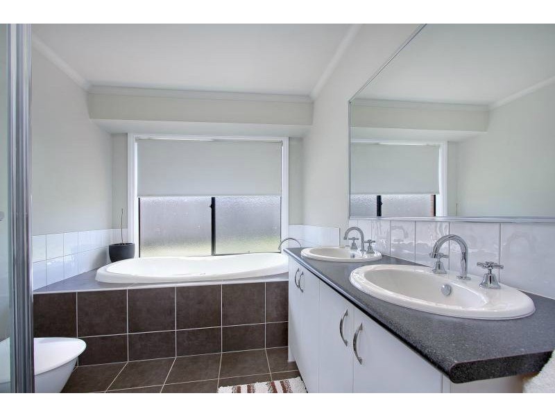 22 Eden Park Drive, Mornington VIC 3931