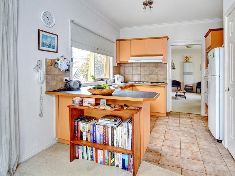 8/21 Lucerne Ave, Mornington VIC 3931