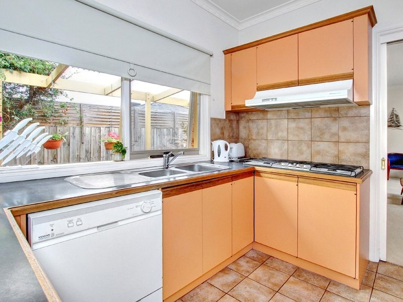 8/21 Lucerne Ave, Mornington VIC 3931