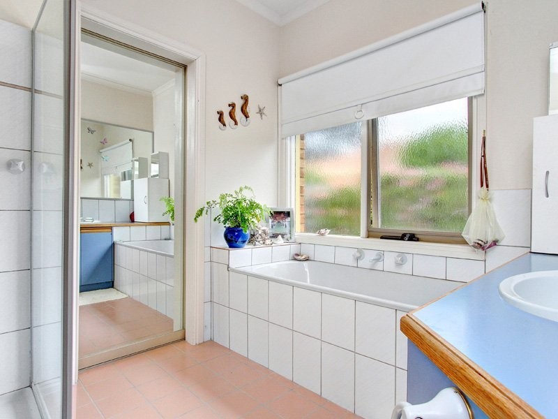 8/21 Lucerne Ave, Mornington VIC 3931