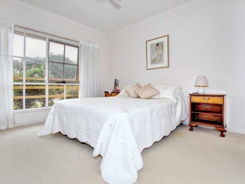 8/21 Lucerne Ave, Mornington VIC 3931