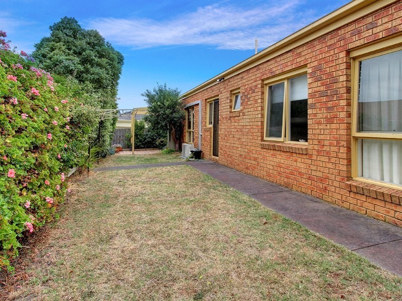 8/21 Lucerne Ave, Mornington VIC 3931