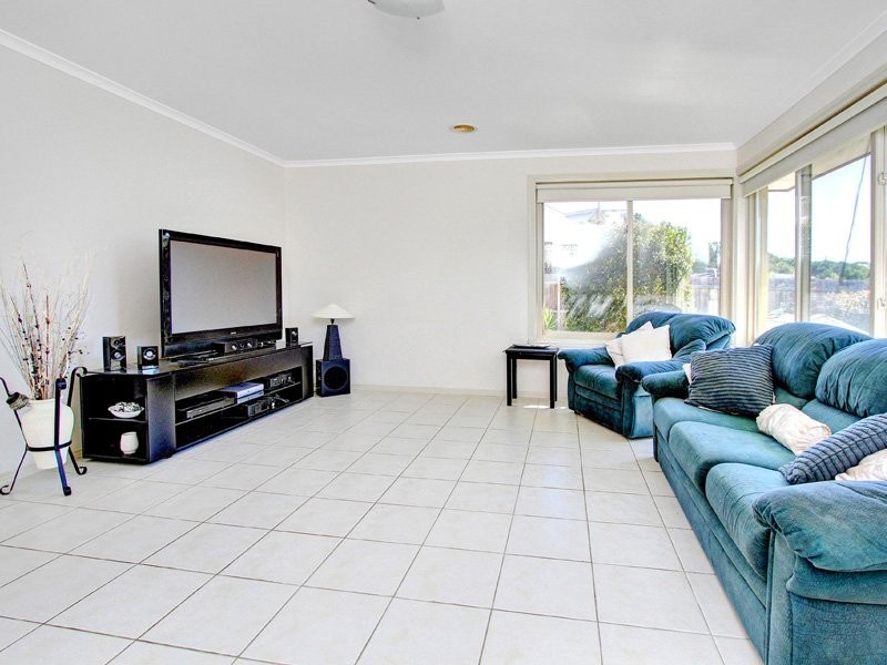 16 Ben Drive, Mornington VIC 3931