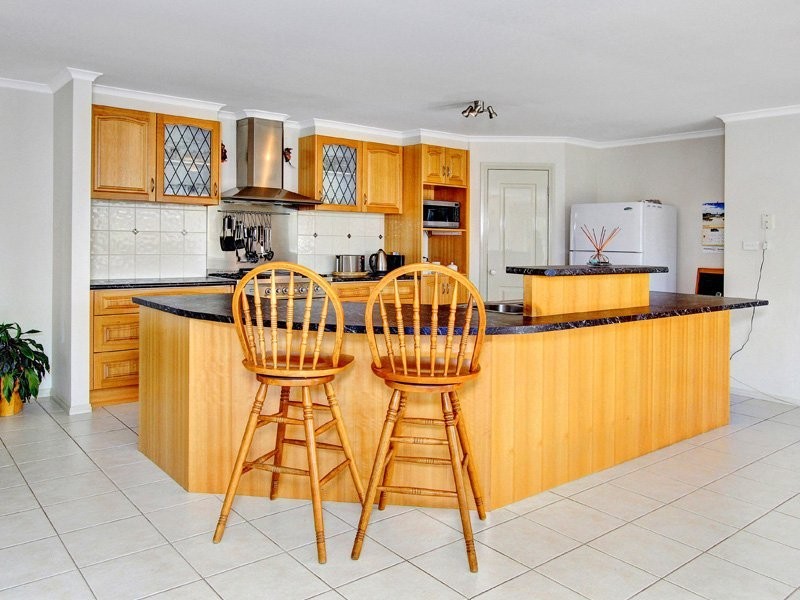 16 Ben Drive, Mornington VIC 3931