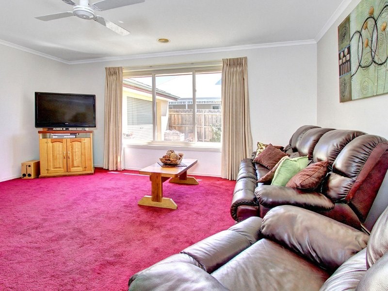 16 Ben Drive, Mornington VIC 3931