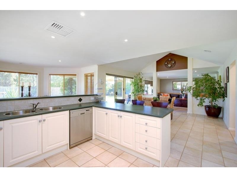 6 Chateaux Close, Mount Martha VIC 3934