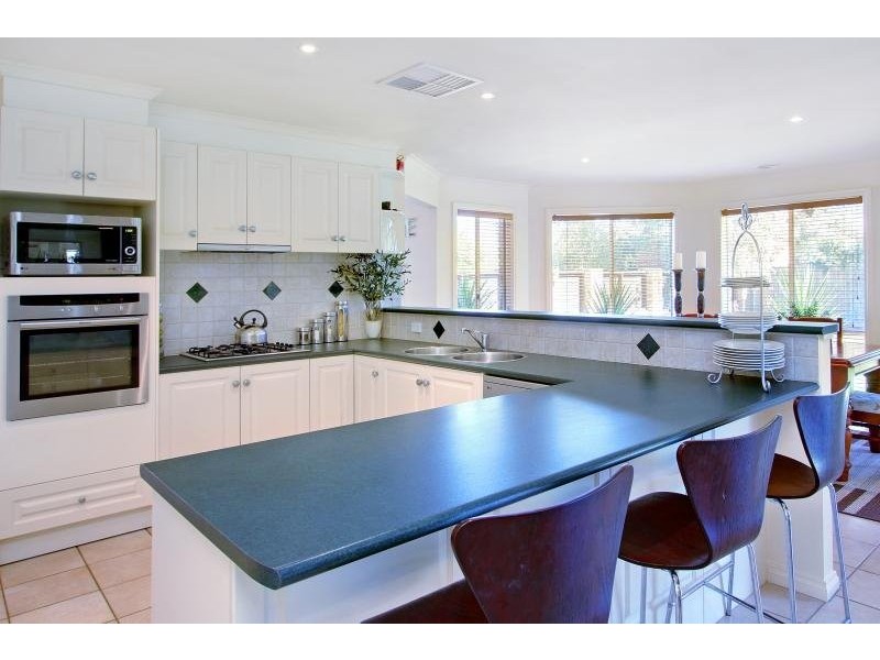 6 Chateaux Close, Mount Martha VIC 3934