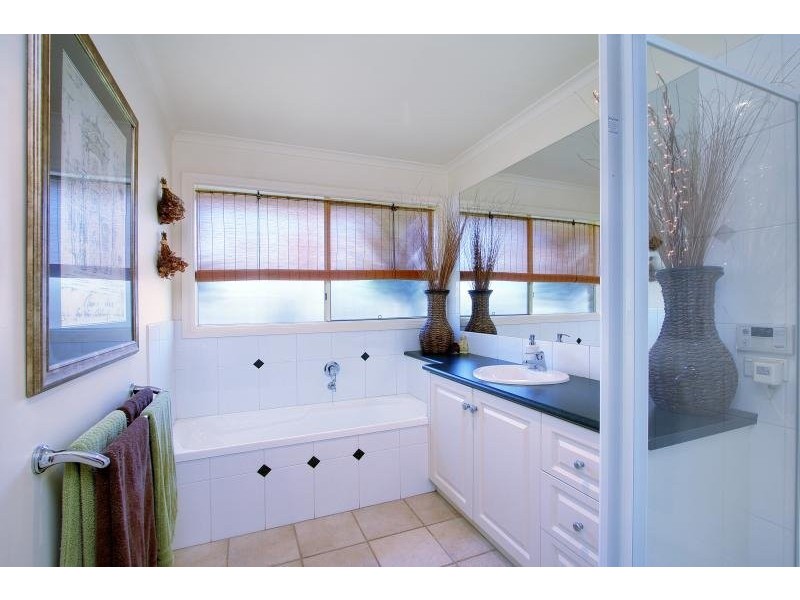 6 Chateaux Close, Mount Martha VIC 3934