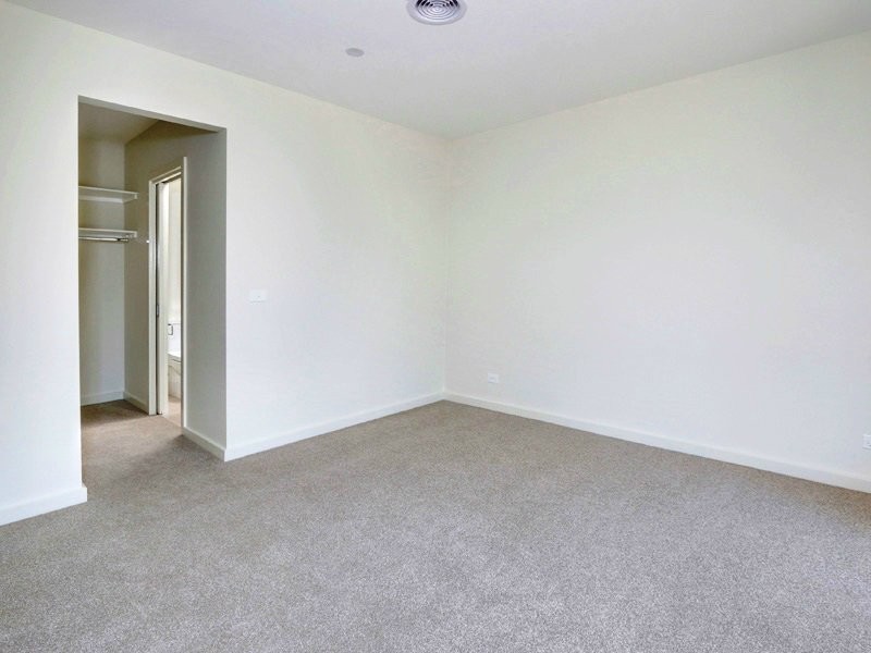 UNIT 8 21 GREEN ISLAND AVENUE, Mount Martha VIC 3934