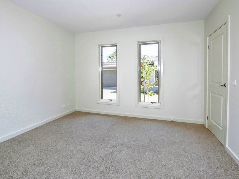 UNIT 8 21 GREEN ISLAND AVENUE, Mount Martha VIC 3934