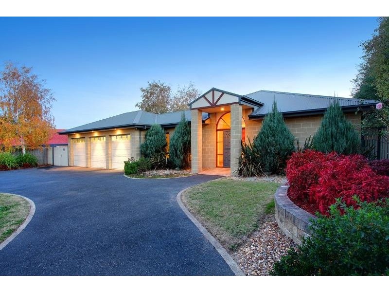 16 Morning Mist Court, Mornington VIC 3931