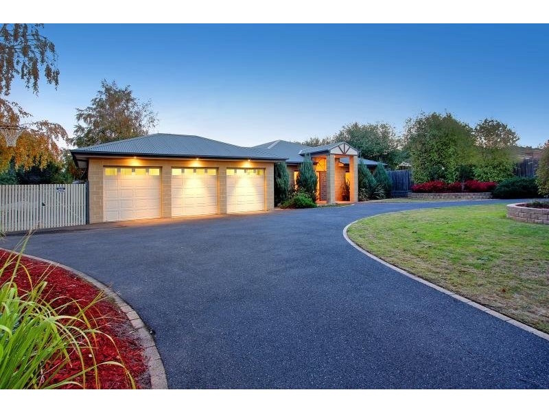 16 Morning Mist Court, Mornington VIC 3931