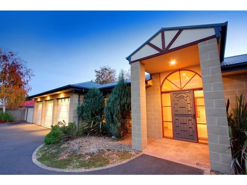 16 Morning Mist Court, Mornington VIC 3931