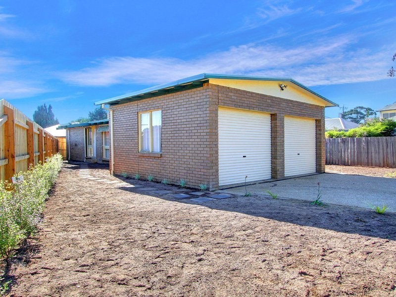 25 Van Ness Avenue, Mornington VIC 3931