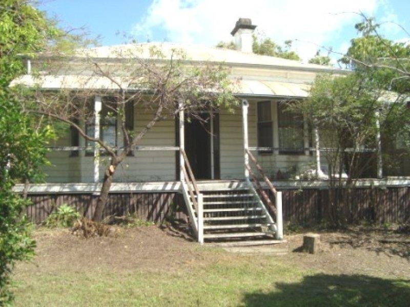 16 Gray Street, Ipswich QLD 4305