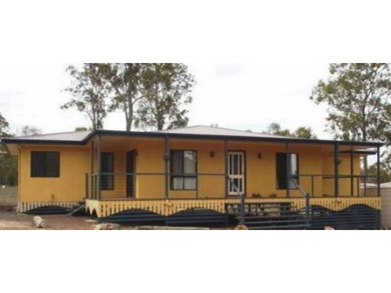 48 Malar Crescent, Nanango QLD 4615