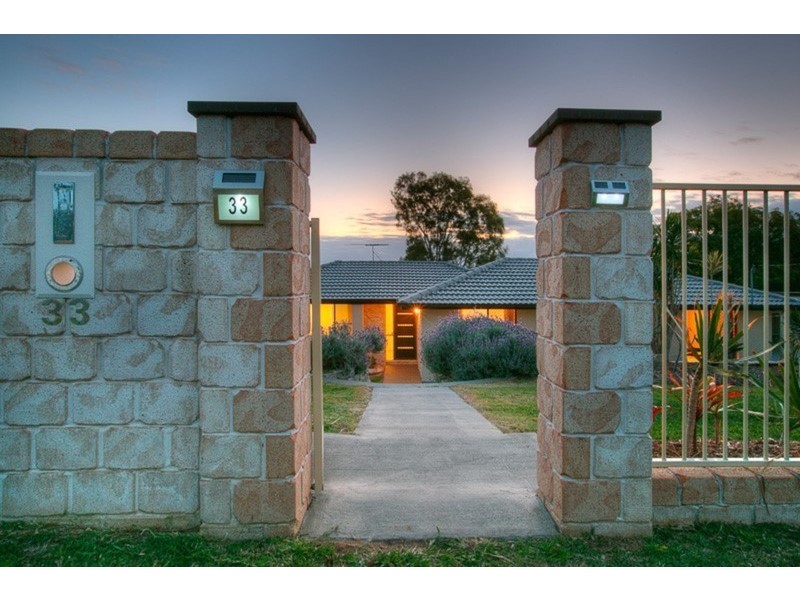 33-35 Islandview Street, Barellan Point QLD 4306