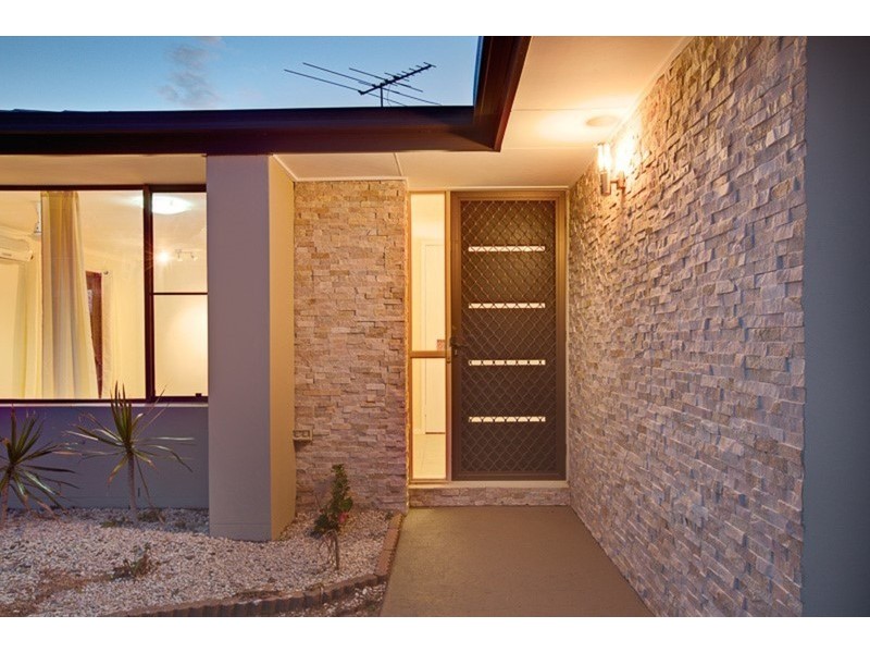 33-35 Islandview Street, Barellan Point QLD 4306