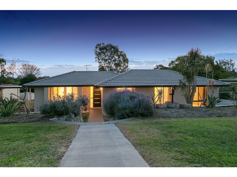 33-35 Islandview Street, Barellan Point QLD 4306