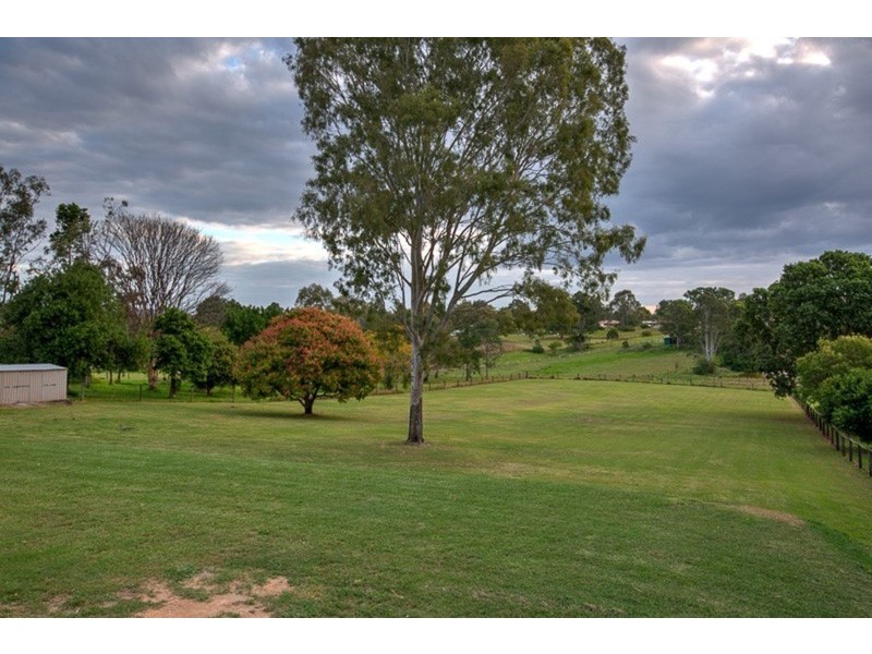 33-35 Islandview Street, Barellan Point QLD 4306