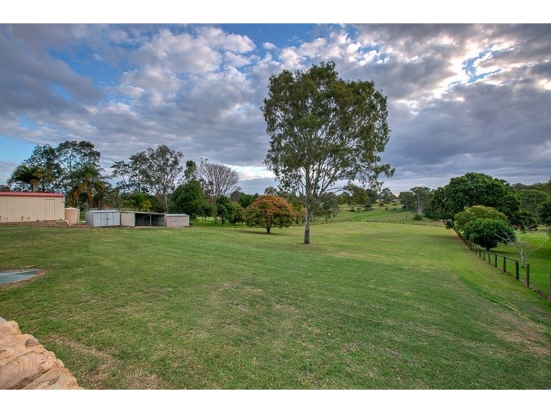 33-35 Islandview Street, Barellan Point QLD 4306