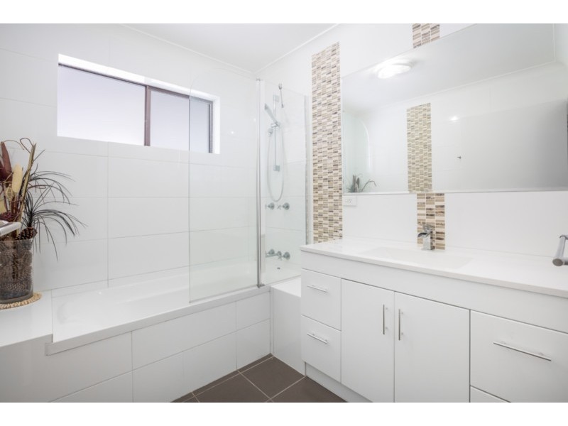 2/65-67 cairns Road, Camira QLD 4300