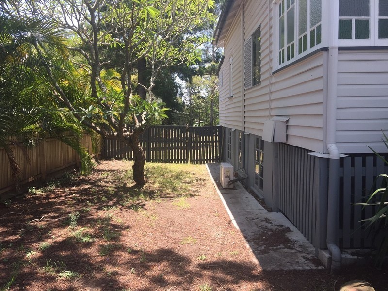 8 Burton Street, North Booval QLD 4304