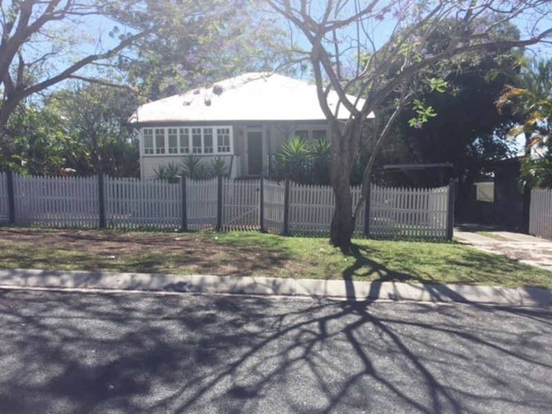 8 Burton Street, North Booval QLD 4304